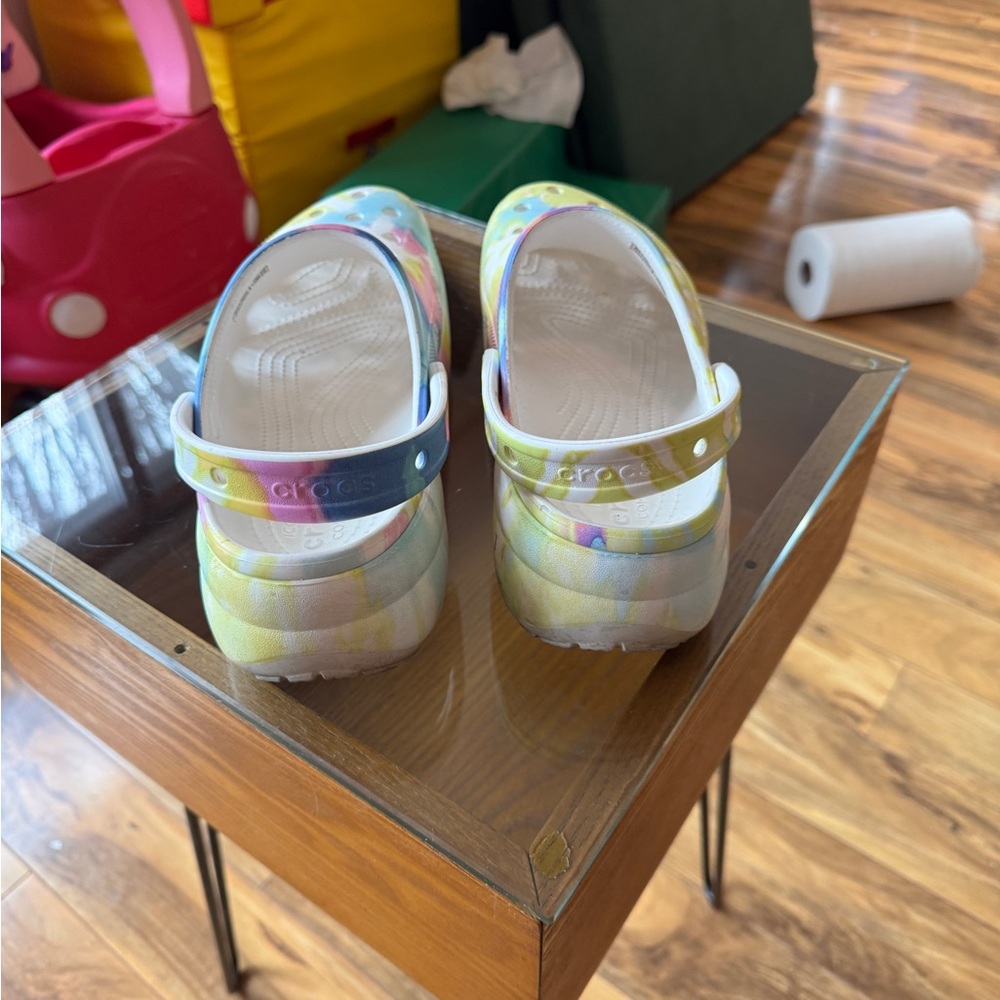VGUC women’s pastel tie dye platform croc - Picture 2 of 6